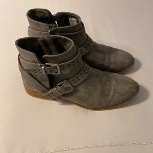 Ankle boots- great neutral greige color